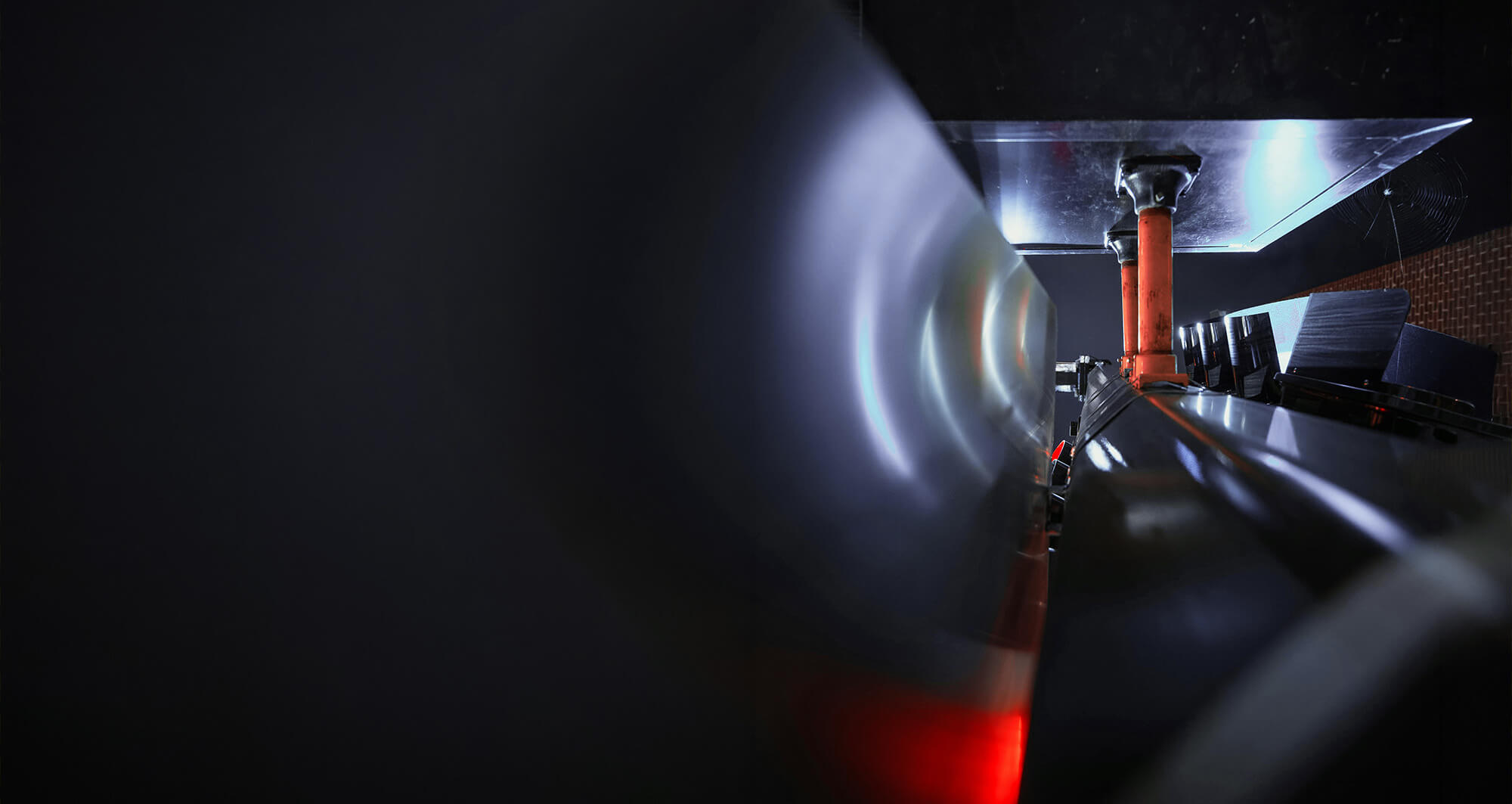 machinery-closeup-fullscreen-hero-desktop