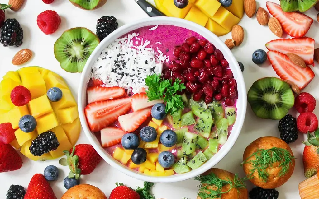 smoothie-bowl-fresh-fruits-insight