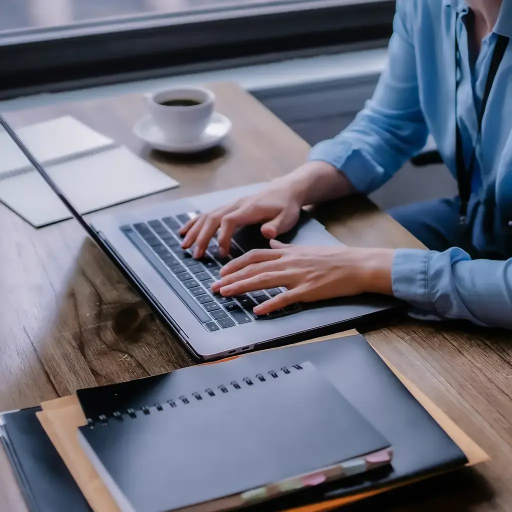 woman-working-at-desk-fullscreen-hero-mobile